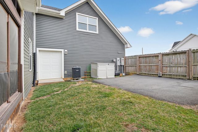 222 Spanish Oak Lane, Glade Spring, VA 24340
