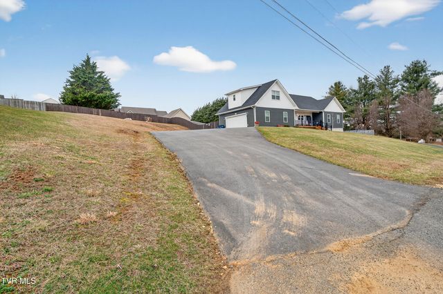 222 Spanish Oak Lane, Glade Spring, VA 24340