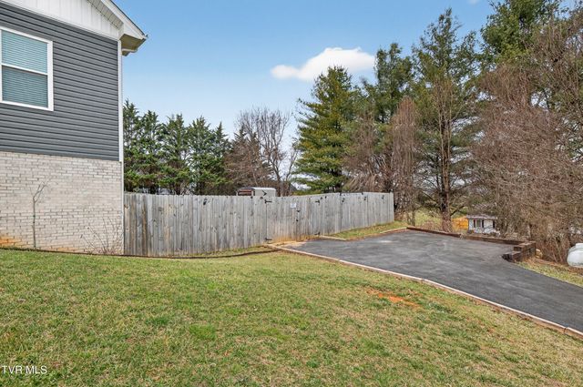 222 Spanish Oak Lane, Glade Spring, VA 24340