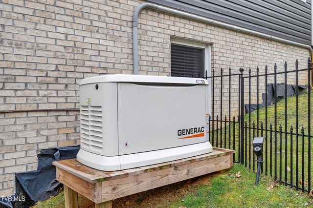 222 Spanish Oak Lane, Glade Spring, VA 24340