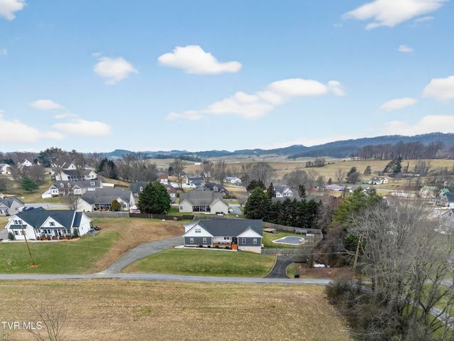 222 Spanish Oak Lane, Glade Spring, VA 24340