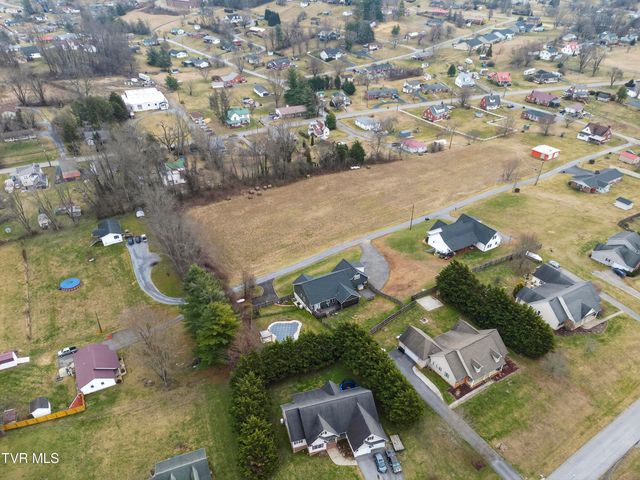 222 Spanish Oak Lane, Glade Spring, VA 24340