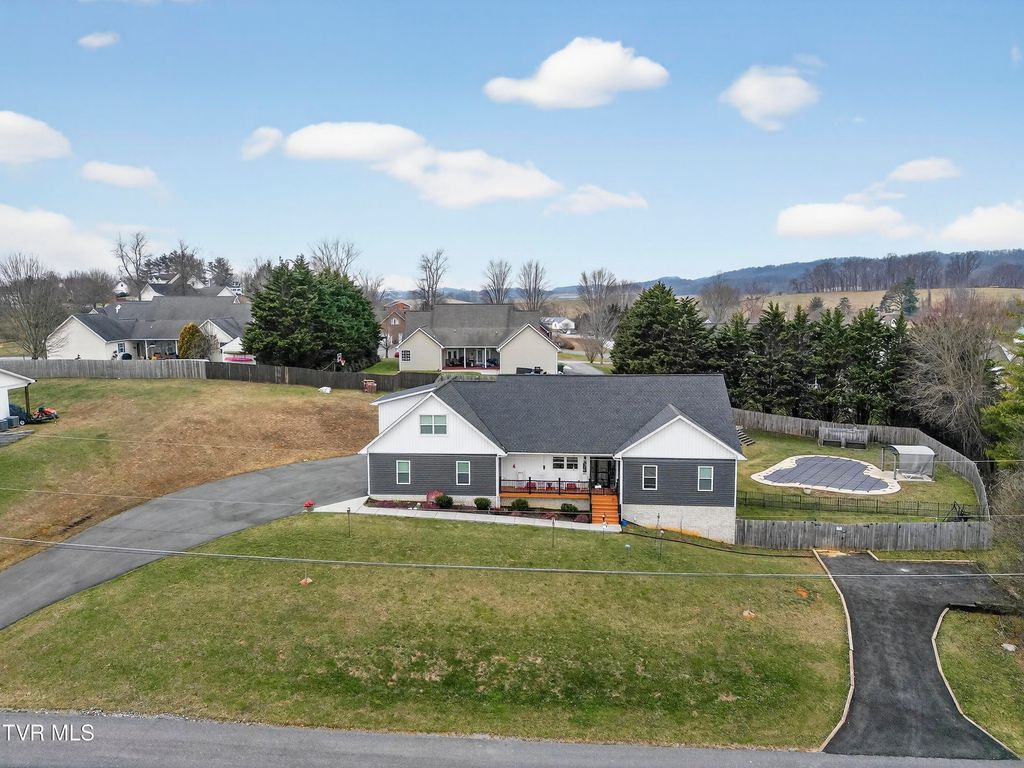 222 Spanish Oak Lane, Glade Spring, VA 24340