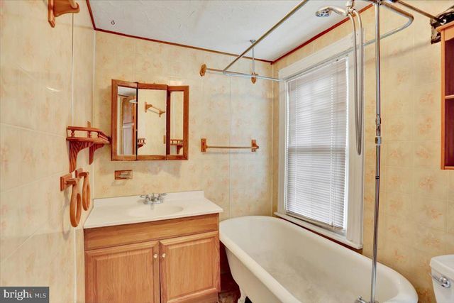 78 CHESTNUT ST, Mohnton, PA 19540