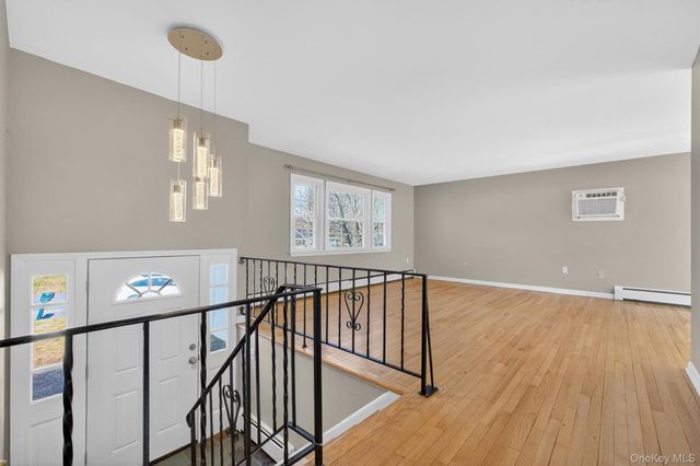 19 Split Tree Drive, New Windsor, NY 12553