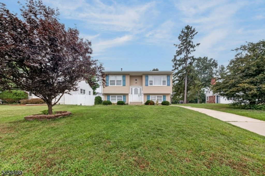 15 Barber Blvd, South Bound Brook Boro, NJ 08880 — exterior