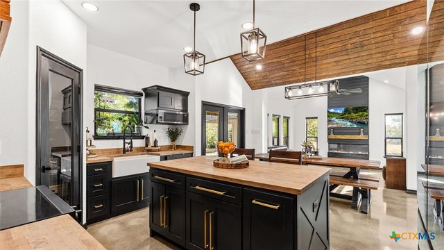 411 Cielo Vista, Canyon Lake, TX 78133