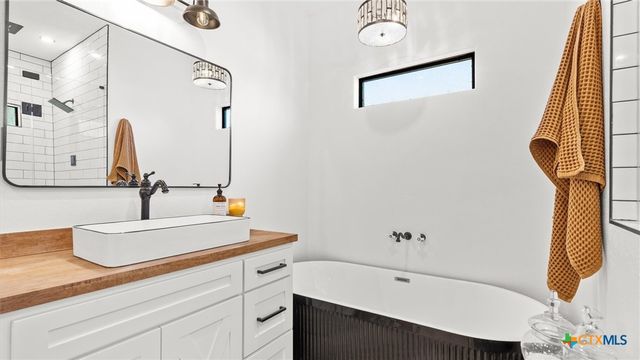 411 Cielo Vista, Canyon Lake, TX 78133