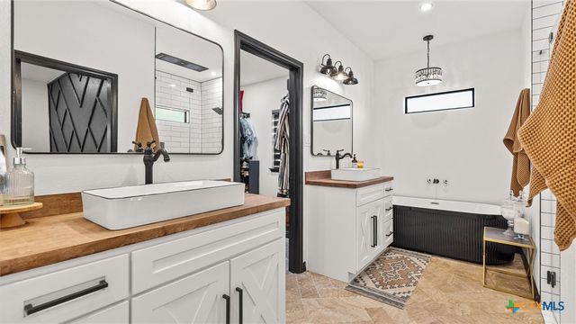 411 Cielo Vista, Canyon Lake, TX 78133