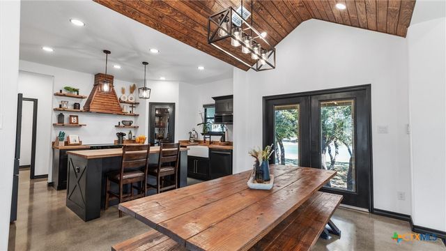 411 Cielo Vista, Canyon Lake, TX 78133