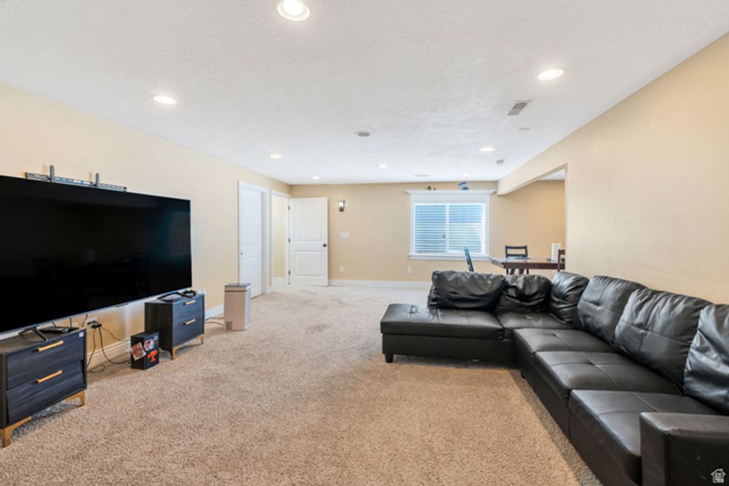 Image 19 of property listing at 3711 N MEADOW SPRINGS LN, Lehi, UT 84043