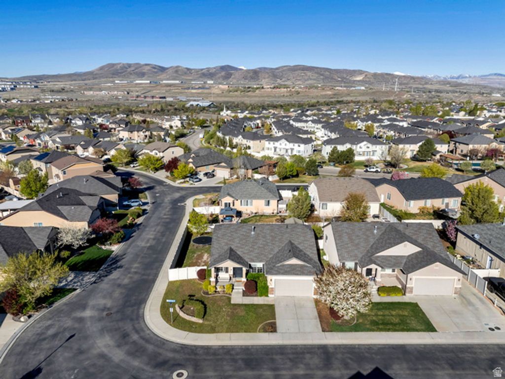 Image 32 of property listing at 3711 N MEADOW SPRINGS LN, Lehi, UT 84043