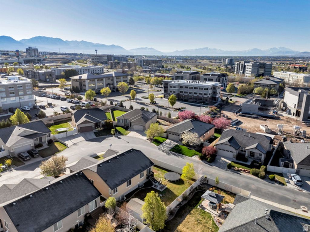 Image 33 of property listing at 3711 N MEADOW SPRINGS LN, Lehi, UT 84043