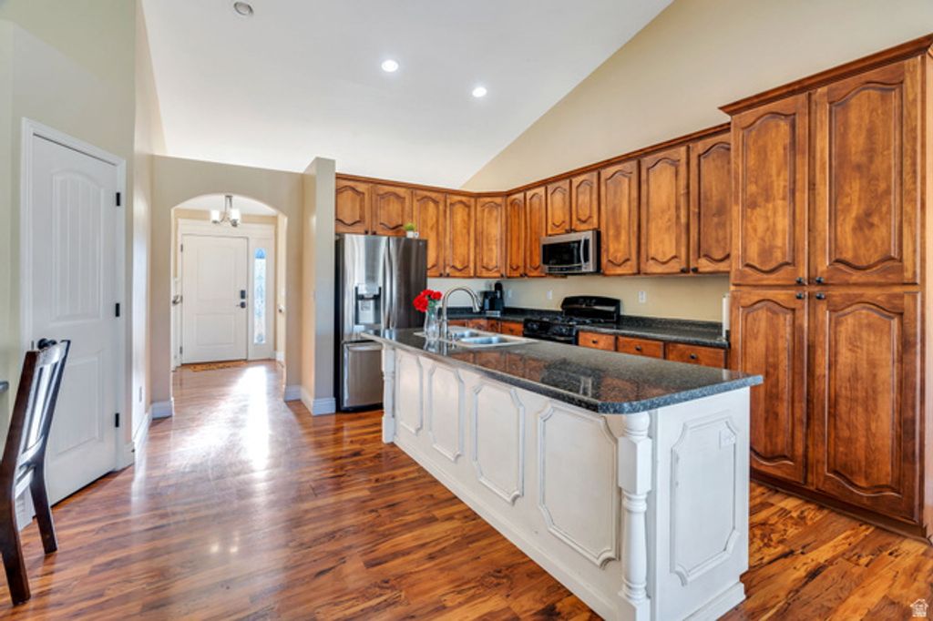 Image 8 of property listing at 3711 N MEADOW SPRINGS LN, Lehi, UT 84043