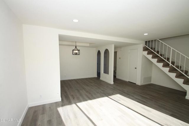 291 Green Moor Place, Thousand Oaks, CA 91361