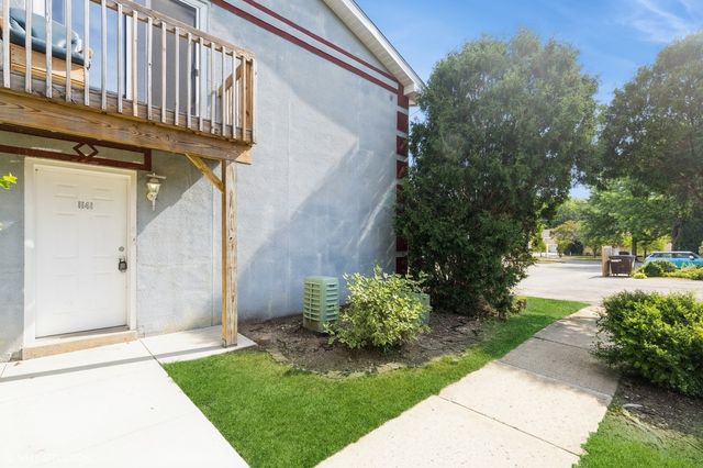 1141 Greenwood Circle 7F, Woodstock, IL 60098