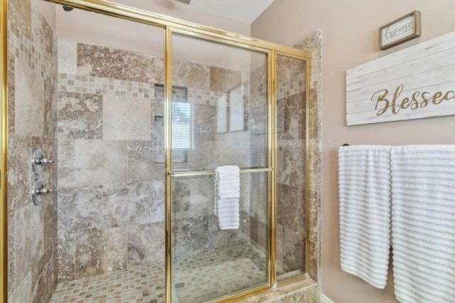 29950 Robbie Ln, Vista, CA 92084