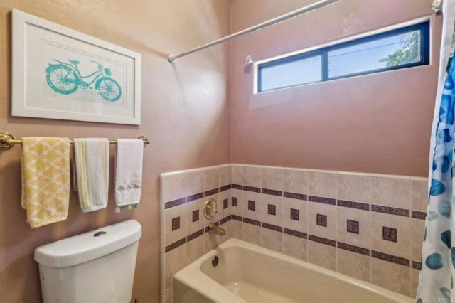 29950 Robbie Ln, Vista, CA 92084
