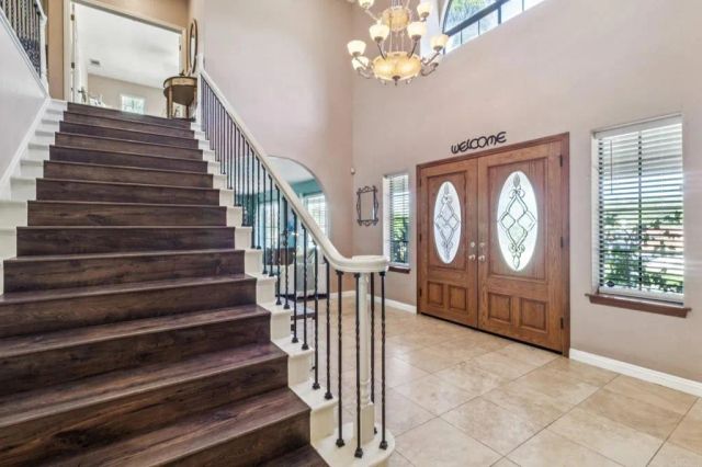 29950 Robbie Ln, Vista, CA 92084