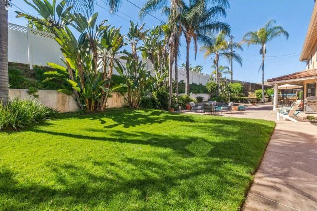 29950 Robbie Ln, Vista, CA 92084