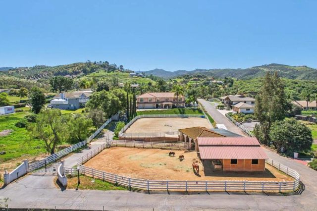 29950 Robbie Ln, Vista, CA 92084
