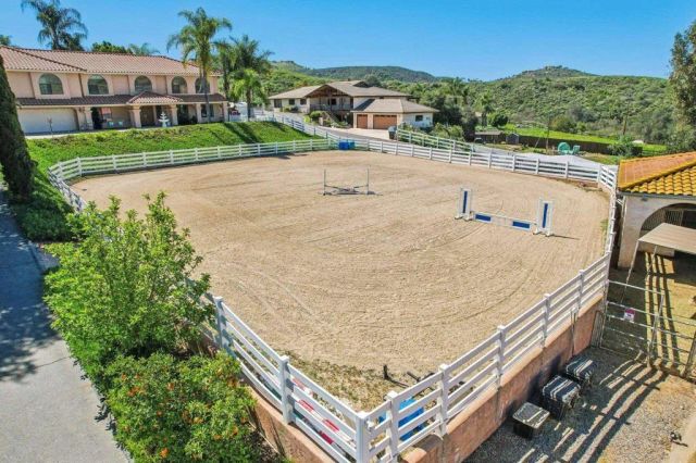 29950 Robbie Ln, Vista, CA 92084