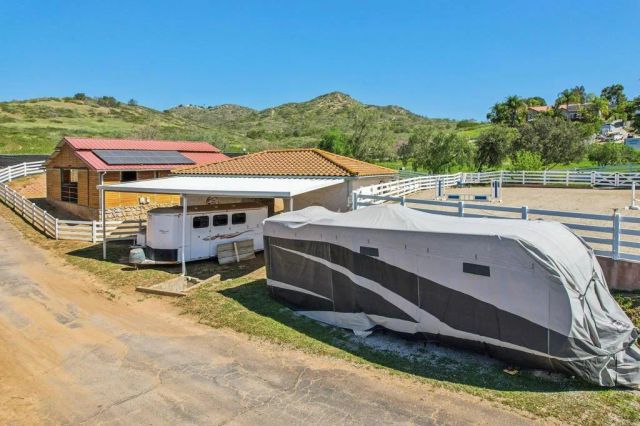 29950 Robbie Ln, Vista, CA 92084