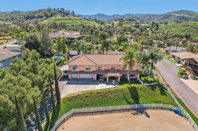 29950 Robbie Ln, Vista, CA 92084