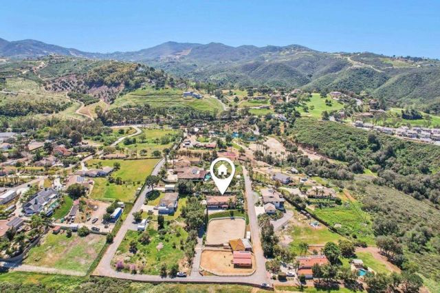 29950 Robbie Ln, Vista, CA 92084