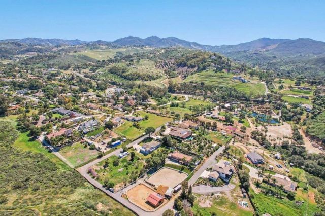29950 Robbie Ln, Vista, CA 92084