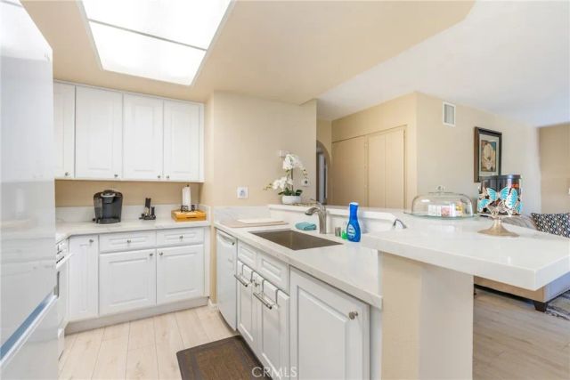 24352 Berrendo 4, Laguna Hills, CA 92656