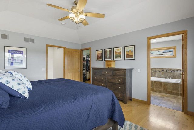 802 Stoney Hill Lane, Cottage Grove, WI 53527