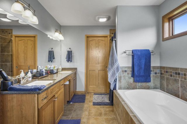 802 Stoney Hill Lane, Cottage Grove, WI 53527