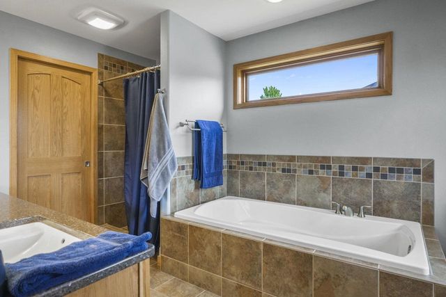 802 Stoney Hill Lane, Cottage Grove, WI 53527
