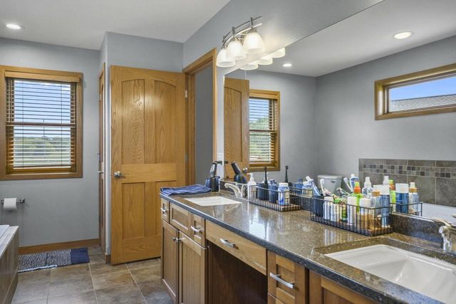 802 Stoney Hill Lane, Cottage Grove, WI 53527