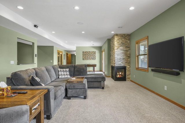 802 Stoney Hill Lane, Cottage Grove, WI 53527
