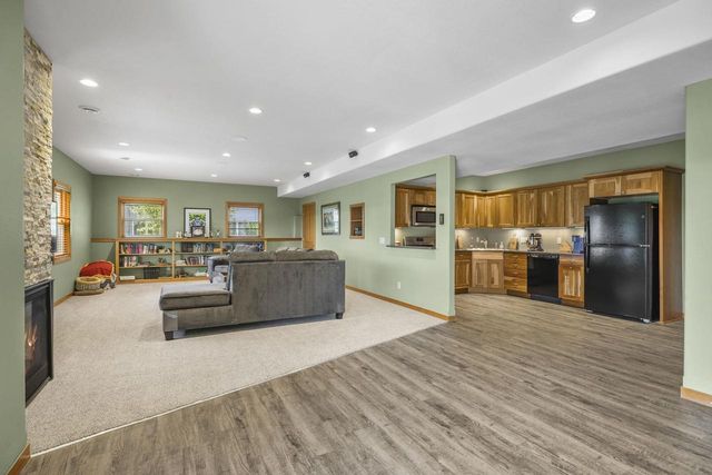 802 Stoney Hill Lane, Cottage Grove, WI 53527