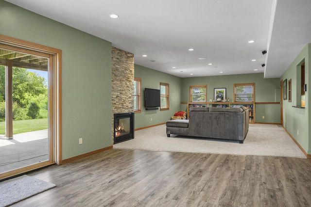 802 Stoney Hill Lane, Cottage Grove, WI 53527