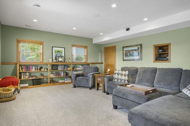 802 Stoney Hill Lane, Cottage Grove, WI 53527