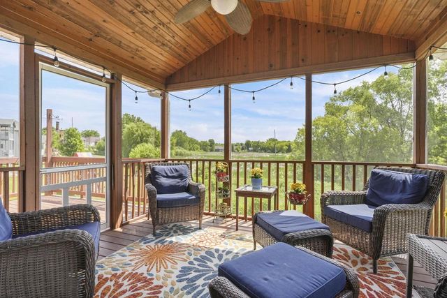 802 Stoney Hill Lane, Cottage Grove, WI 53527