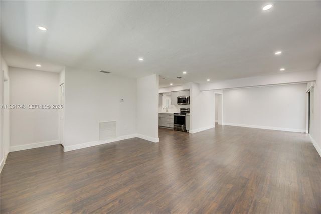 7811 NW 10th St 7811, Pembroke Pines, FL 33024