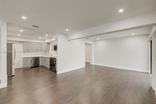 7811 NW 10th St 7811, Pembroke Pines, FL 33024