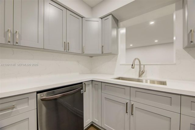 7811 NW 10th St 7811, Pembroke Pines, FL 33024