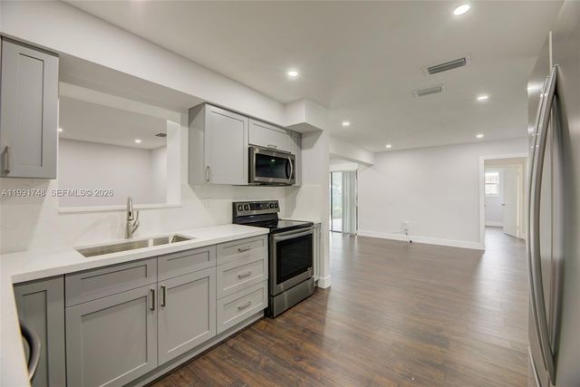 7811 NW 10th St 7811, Pembroke Pines, FL 33024