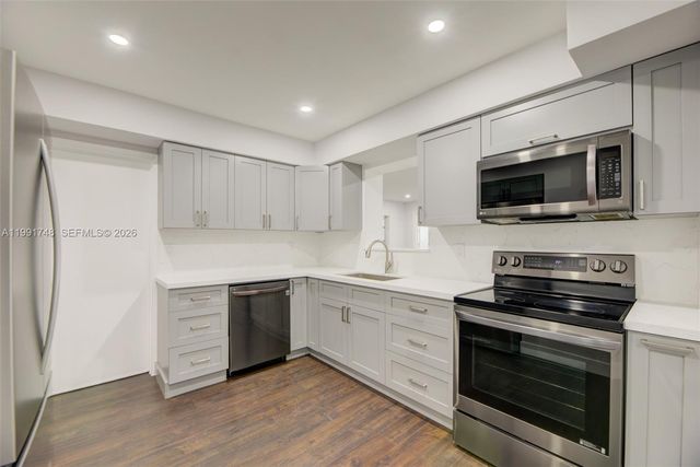 7811 NW 10th St 7811, Pembroke Pines, FL 33024