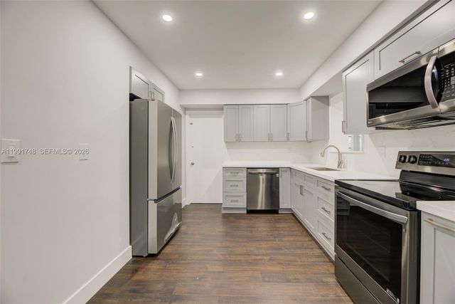 7811 NW 10th St 7811, Pembroke Pines, FL 33024