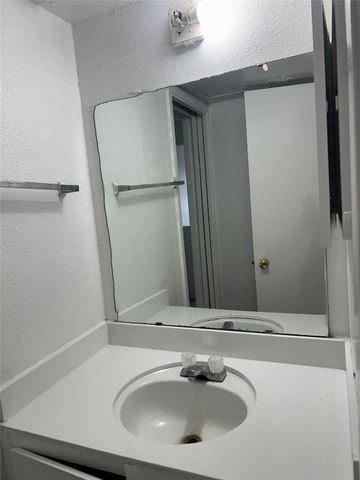 6200 W Tidwell Road 1902, Houston, TX 77092