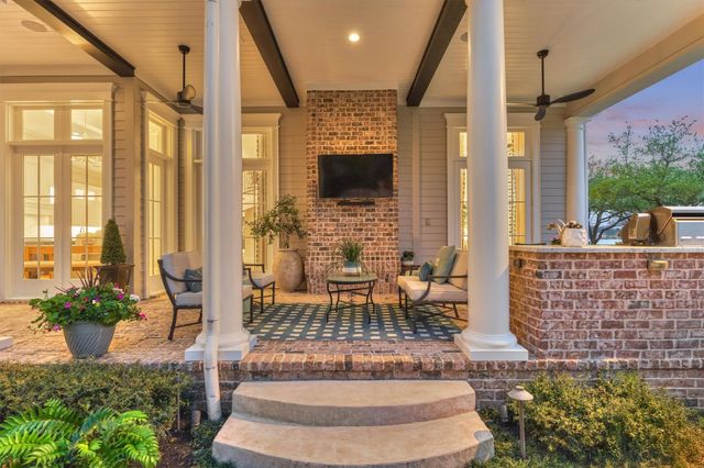 22 E Shore Drive, The Woodlands, TX 77380