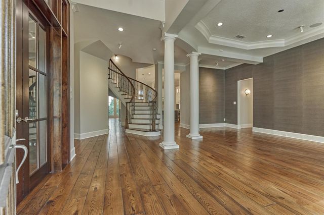 22 E Shore Drive, The Woodlands, TX 77380