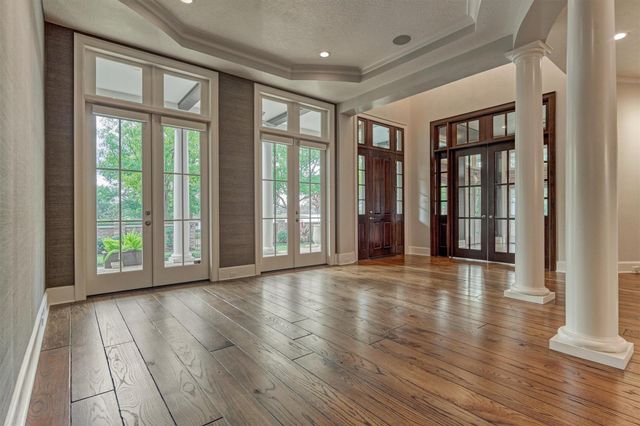 22 E Shore Drive, The Woodlands, TX 77380